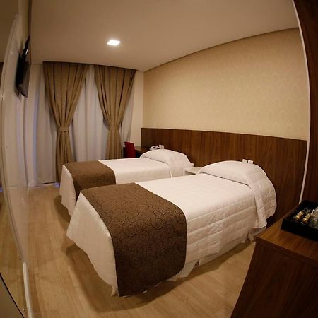 Holiday & Business Hotel - Em Frente Ao Centro De Eventos E Arena Conda Chapeco Ruang foto