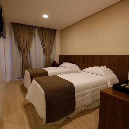 Holiday & Business Hotel - Em Frente Ao Centro De Eventos E Arena Conda Chapeco Ruang foto
